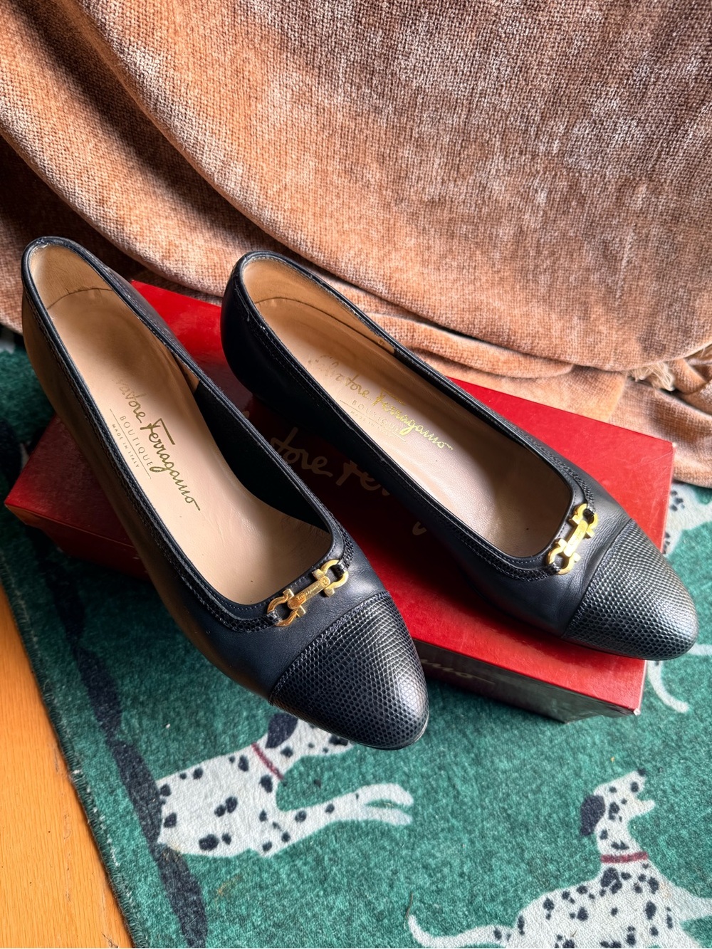 Salvatore Ferragamo Scurita Black Leather Gancini Pumps 8B w/ Original Box